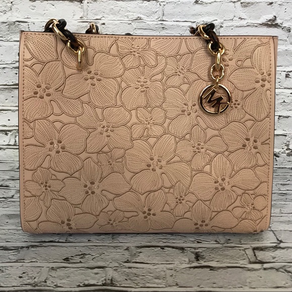 Michael Kors Handbags - ⚡️FLASH SALE⚡️Michael Kors Embroidered Floral Tote